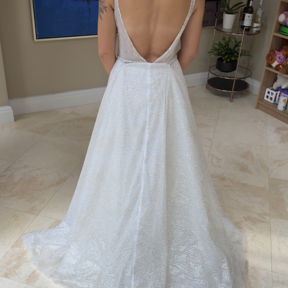 Wedding gown - Picture 4 of 6